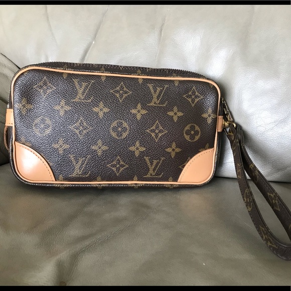 Louis Vuitton Handbags - 🥰Louis Vuitton Wristlet Clutch 🌺🌺🌺🌺🌺🌺😀😀